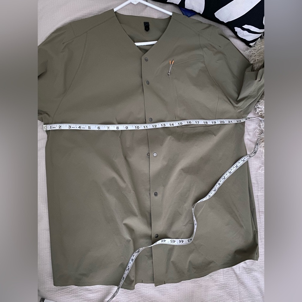 EUC Lululemon Olive Green LAB Viha Shirt See Pic Measures Snap Close Long Sleeve - Picture 8 of 9